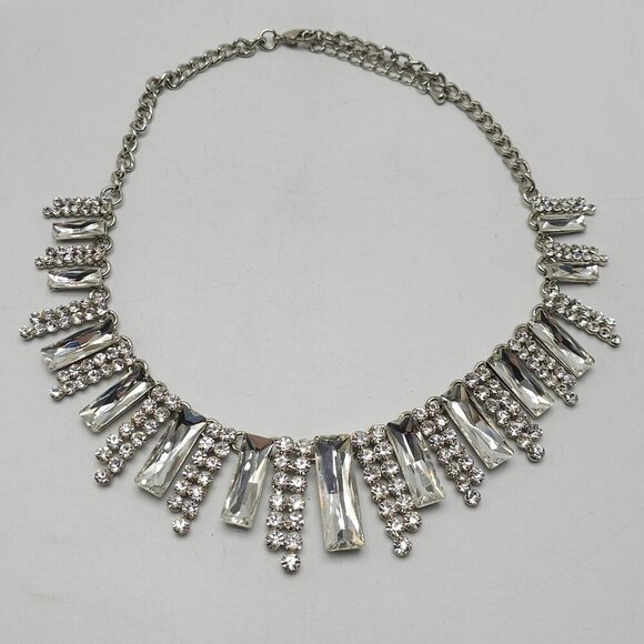 Exquisite Silver Rhinestone Necklace Earrings Set With Dazzling Crystal Accents - Picture 2 of 12